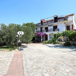 Nocleg ze śniadaniem Bed&Breakfast Drage, Drage